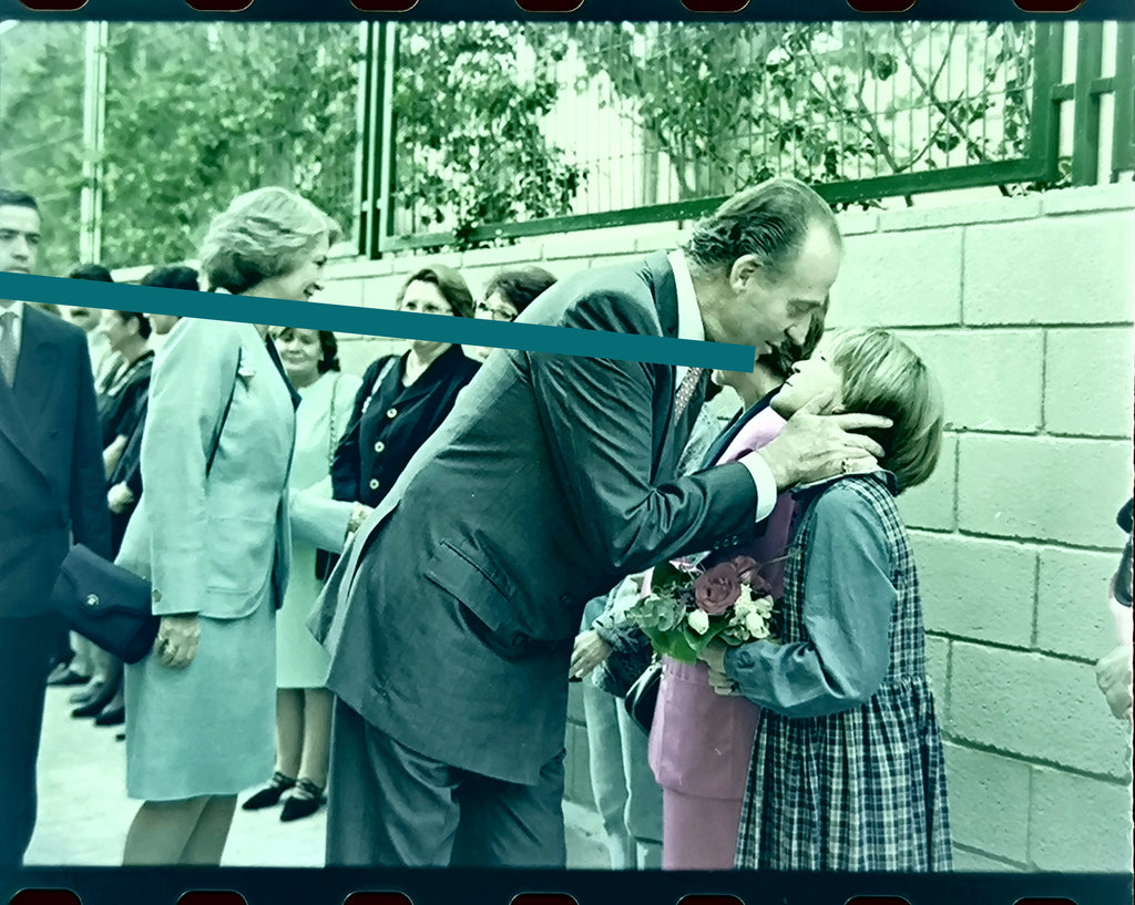 Original photographic negative Juan Carlos I greeting a girl Valencia 1997 35mm film Rare