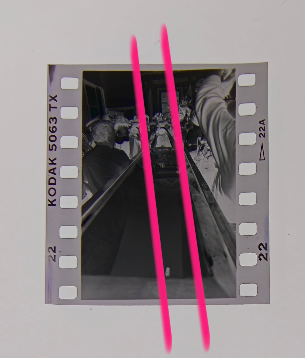Negativo fotográfico original féretro del escritor y ensayista Joan Fuster ante medios de comunicación entierro Sueca Valencia 1992 35mm film Rare
