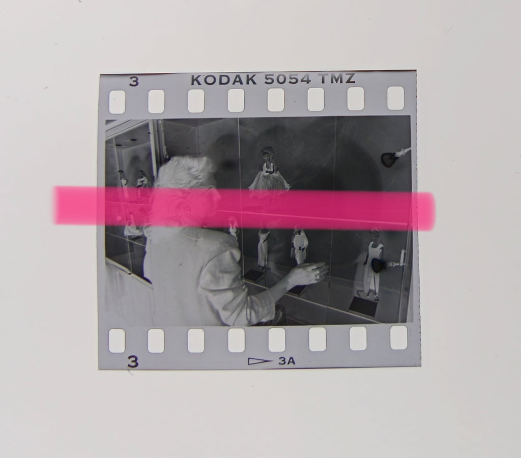 Originales Fotonegativ Frau, verbunden mit der Ausstellung „Barbie, Kreation und Design“ 35-jähriges Jubiläum Valencia 1995 35mm Film Selten