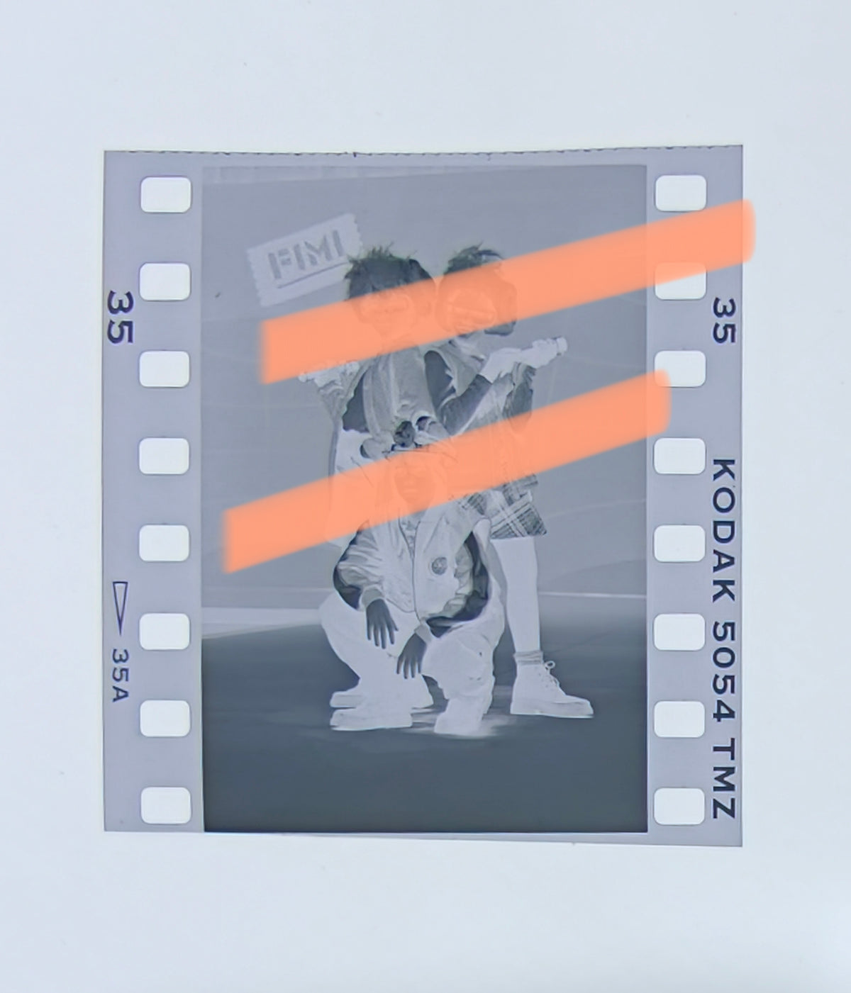Negativo fotográfico original niños con estilismos futurista y minero en pasarela FIMI Valencia 1996 35mm film Rare