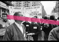 Negativo fotográfico original agricultores con naranjas y pancarta de protesta crisis citrícola Valencia 1992 35mm film Rare