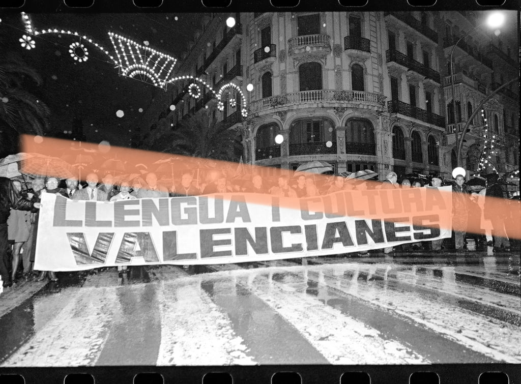 Negativo fotográfico original manifestación Llengua i Cultura Valencianes Valencia 1991 35mm film Rare