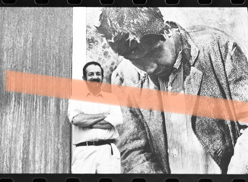 Negativo fotográfico original Darío Villalba pintor y fotógrafo ante fotografía monumental retrospectiva IVAM Valencia 1994 35mm film Rare