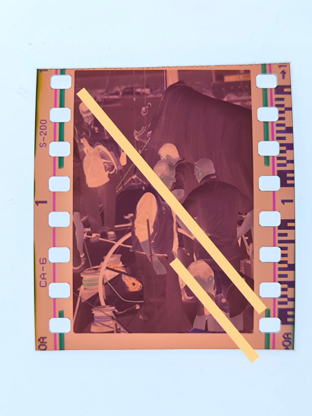 Negativo fotográfico original Rey Juan Carlos I de Borbón junto a la tripulación del Bribón Regatas 35mm film Rare