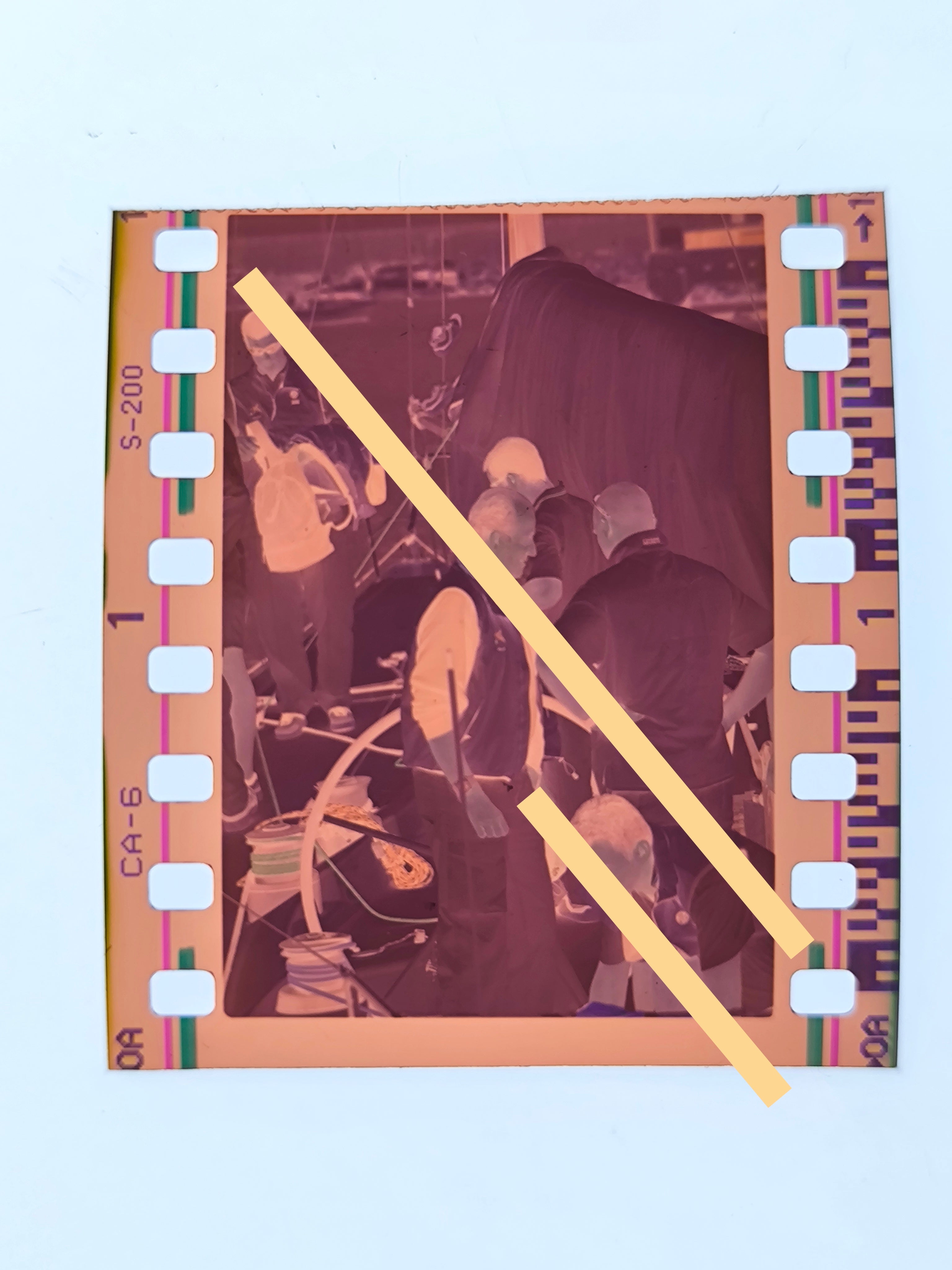 Negativo fotográfico original Rey Juan Carlos I de Borbón junto a la tripulación del Bribón Regatas 35mm film Rare