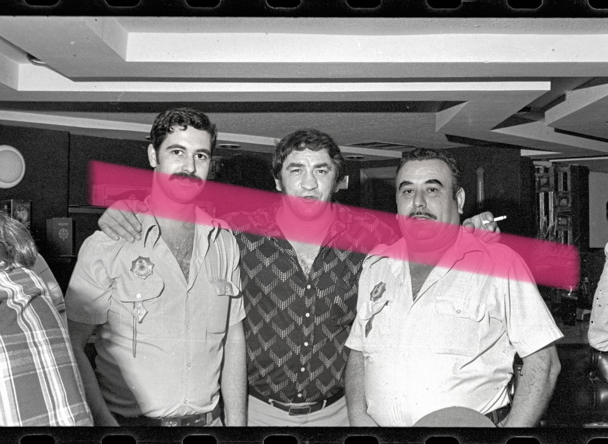 Negativo fotográfico original Urtain boxeador acompañado durante encuentro social España 35mm film Rare
