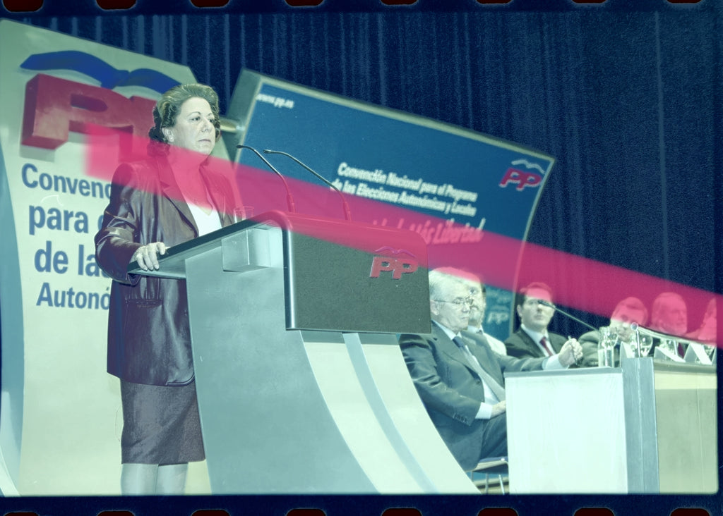 Negativo fotográfico original Rita Barberá interviniendo Convención Nacional PP Valencia 2002 35mm film Rare