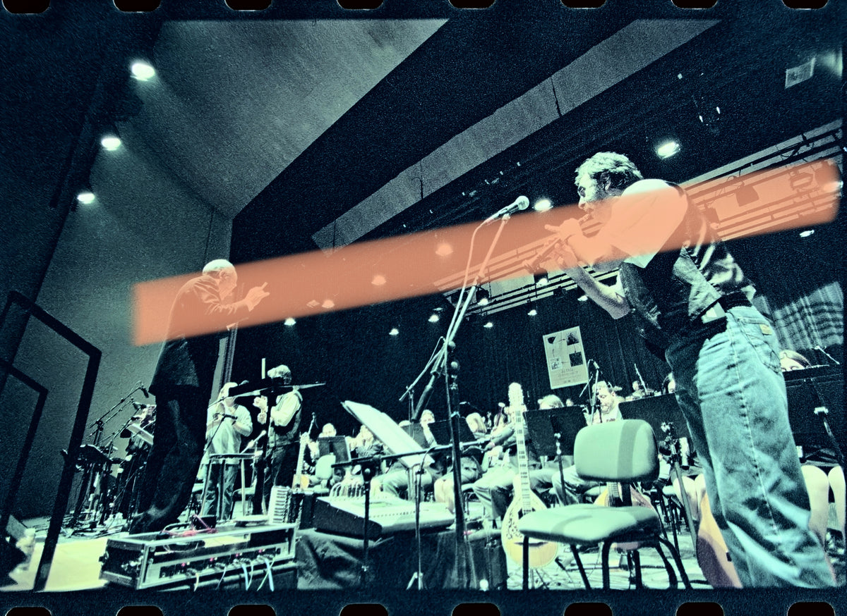Negativo fotográfico original Al Tall grupo folk valenciano frente al director en concierto 25 Anys en Directe Torrent 2000 35mm film Rare