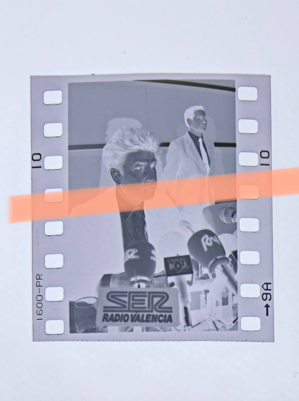 Negativo fotográfico original David Lynch director de cine primer plano durante comparecencia ante la prensa Valencia 1992 35mm film Rare