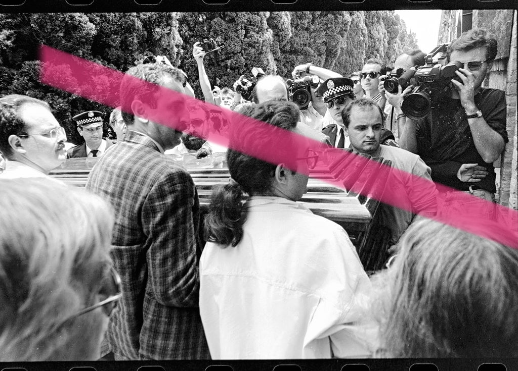 Negativo fotográfico original féretro del escritor y ensayista Joan Fuster durante su traslado al nicho funerario Sueca Valencia 1992 35mm film Rare