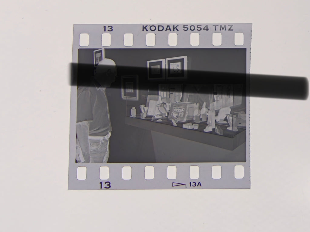 Negativo fotográfico original juguetes de madera con figuras y animales de Joaquín Torres-García exposición IVAM Valencia 1997 35mm film Rare