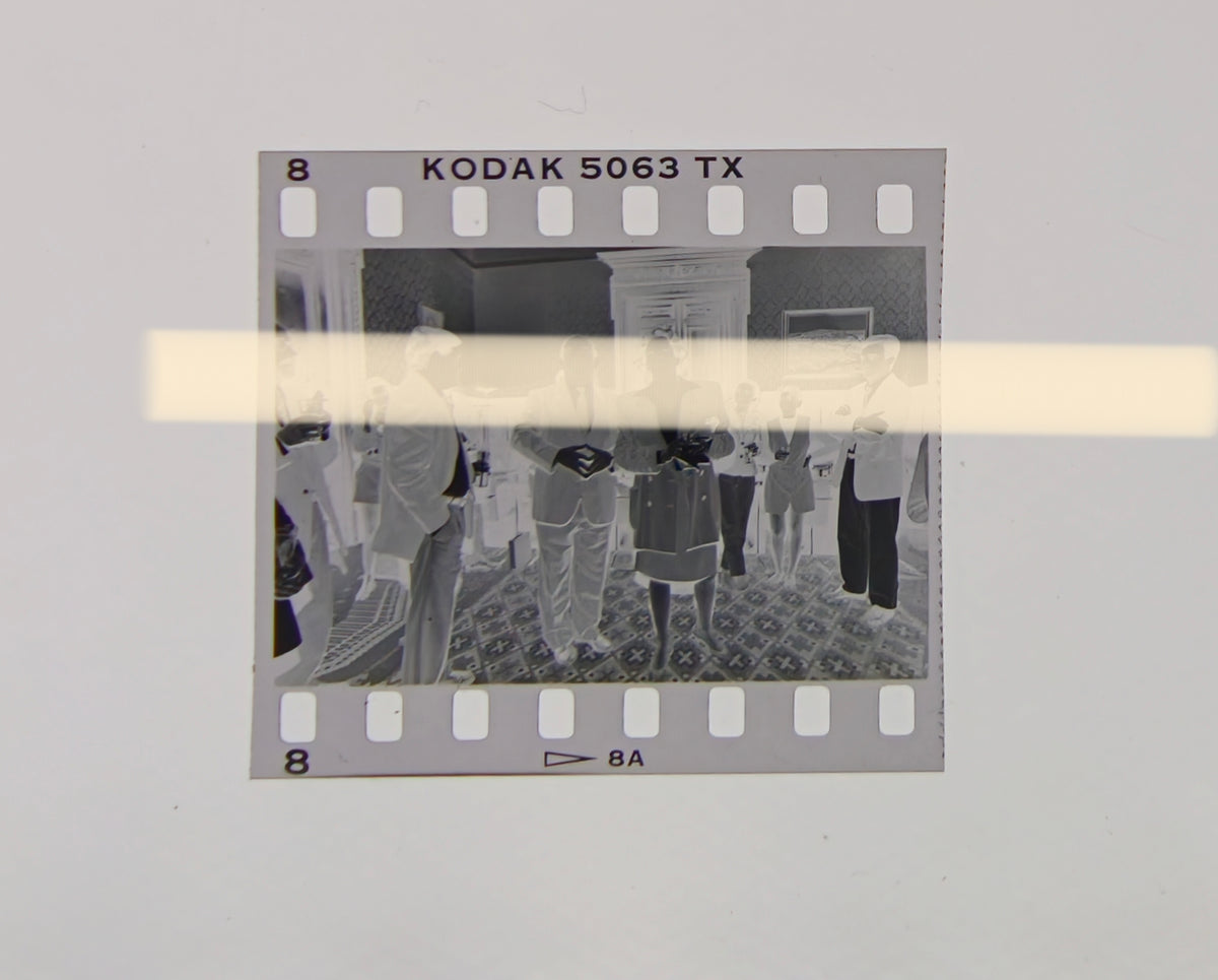 Originales Fotonegativ von Rita Barberá und Vicente González Lizondo zusammen unter den Anwesenden im Rathaus von Valencia 1991 35mm Film Selten