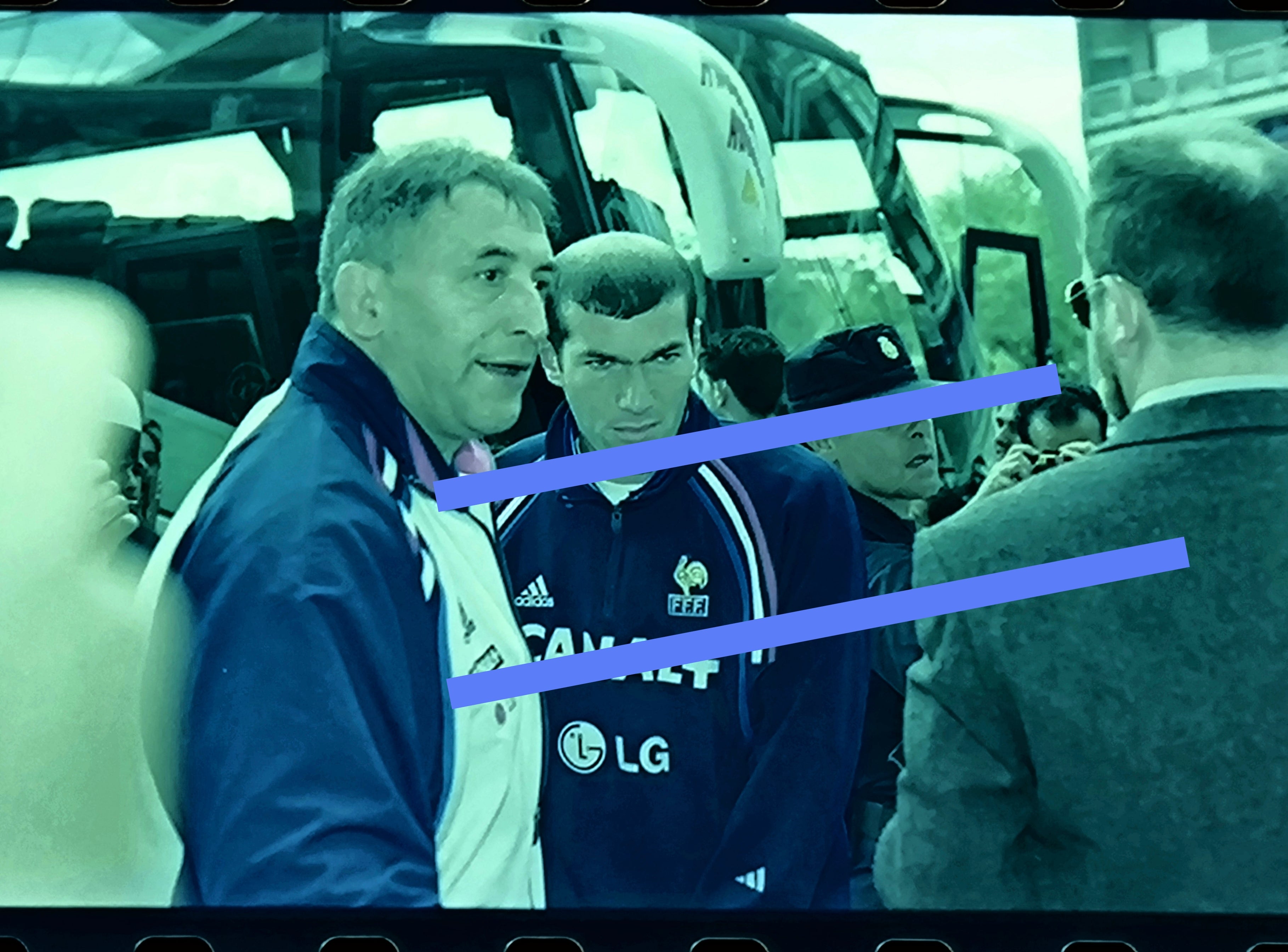 Negativo fotográfico original Zinedine Zidane Futbolista francés concentración con la selección francesa Futbol 35mm film Rare