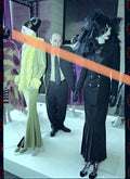Originales Foto-Negativ Francis Montesinos zwischen Kleidern der Balenciaga-Ausstellung IVAM Valencia 2002 35mm Film Rar