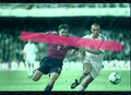 Originales Foto Negativ Fernando Morientes und Mikaël Silvestre Auswahlmannschaften Spanien Frankreich Fußball Kampf um den Ballbesitz Mestalla 2001 35mm Film Selten