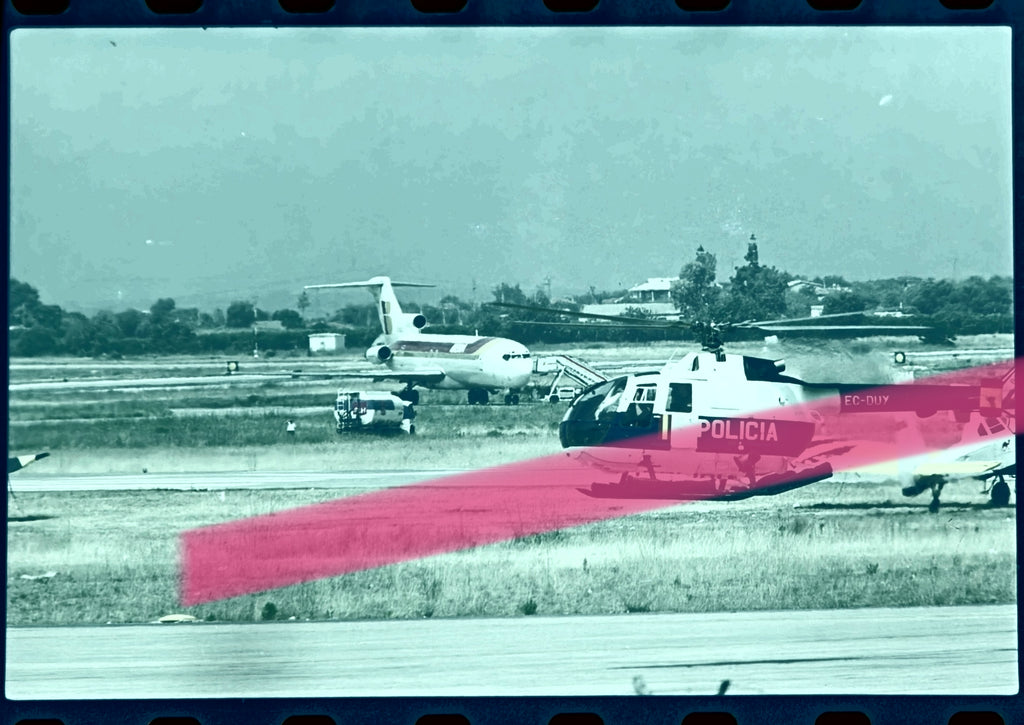 Original photographic negative airplane hijacking Boeing 727 Iberia Police helicopter Manises airport Valencia 1998 35mm film Rare