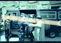Originales Fotonegativ vom Verlassen der Mitglieder des Consell Valencià de Cultura in einem Polizeiwagen Valencia 1998 35mm-Film Selten