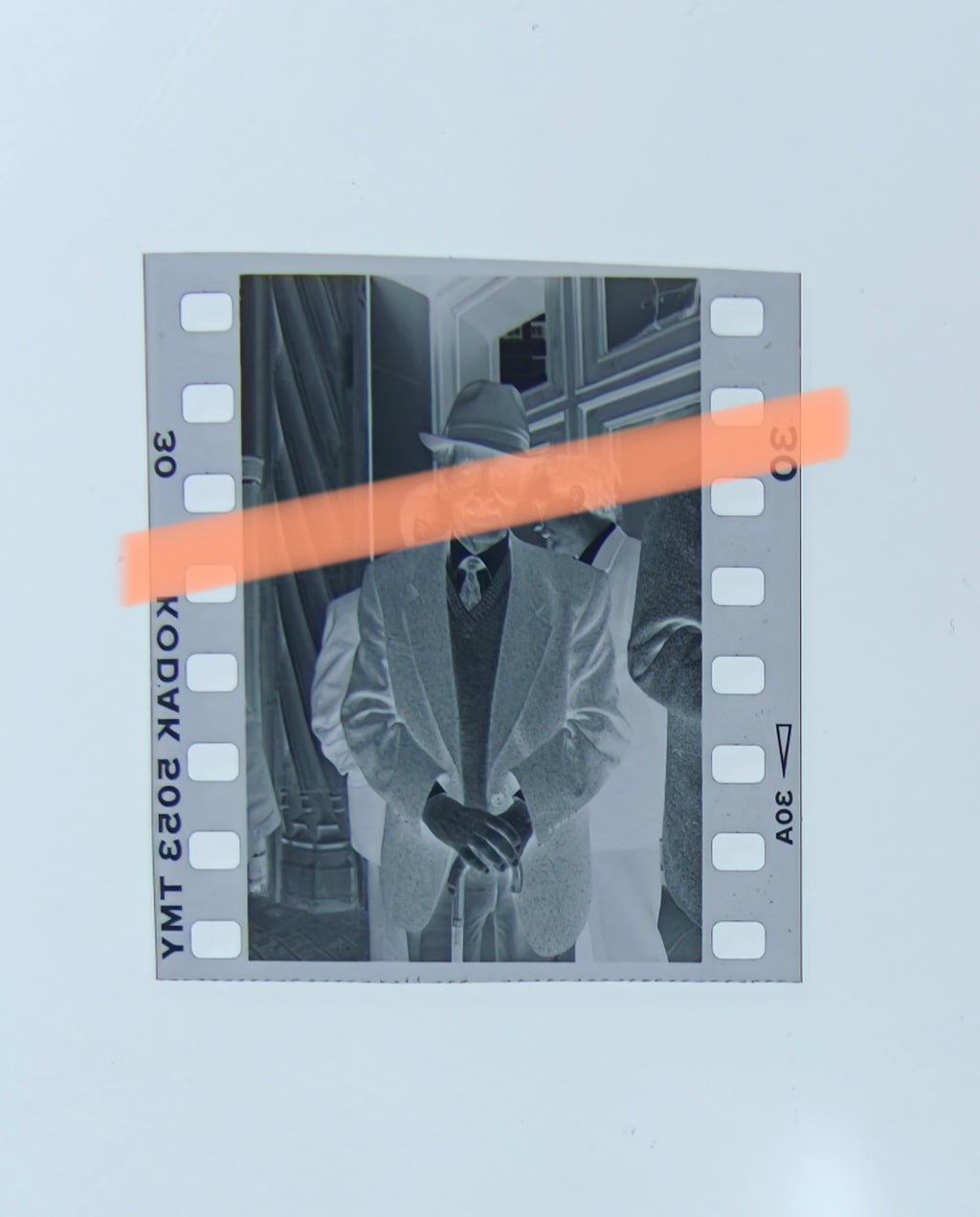 Originales Foto-Negativ Enric Valor Schriftsteller mit Hut und Stock Valencia 1995 35mm Film Selten