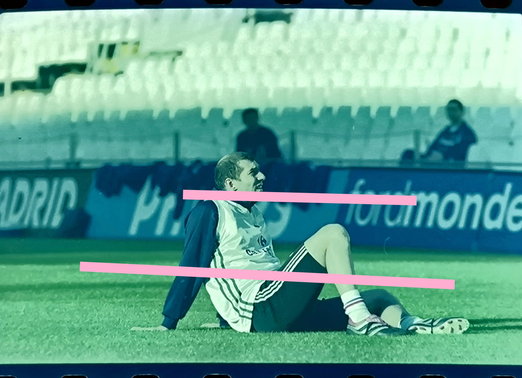 Negativo fotográfico original Zinedine Zidane Futbolista francés concentración con la selección francesa Futbol 35mm film Rare