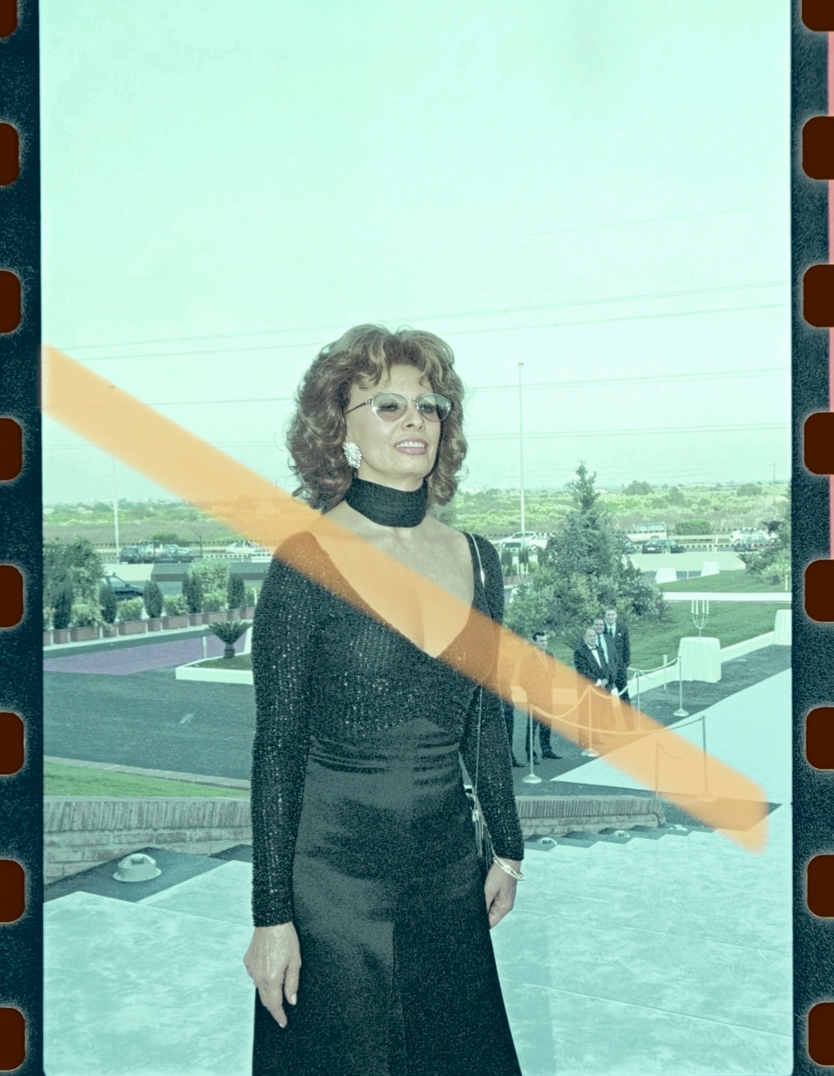 Negativo fotográfico original Sophia Loren junto a ventanal Porcelanosa Vila-real 2001 35mm film Rare