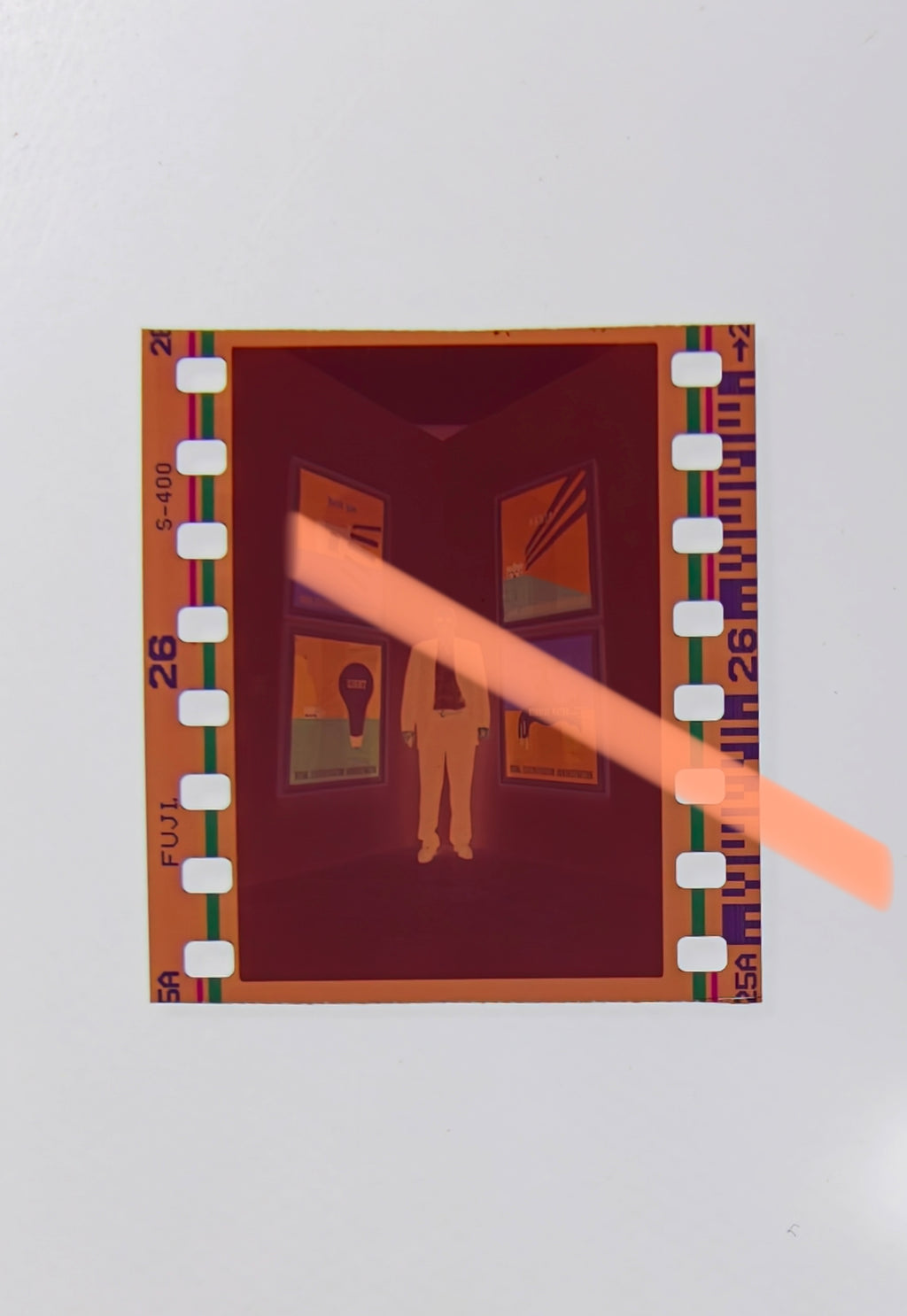 Negativo fotográfico original Merrill C. Berman entre obras de su colección IVAM Valencia 1999 35mm film Rare