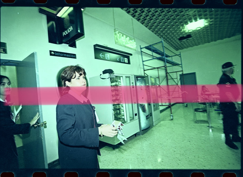 Negativo fotográfico original secuestro avión Iberia dispositivo policial interior aeropuerto Manises Valencia 1998 35mm film Rare