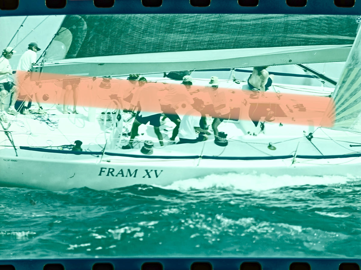 Negativo fotográfico original velero de competición Fram XV Rey Harald V Noruega Trofeo S.M. La Reina Regatas Valencia 35mm film Rare