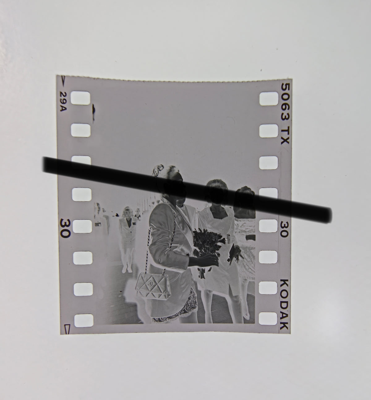Negativo fotográfico original Isabel Pantoja Valencia 1991 ramo de flores 35mm film Rare