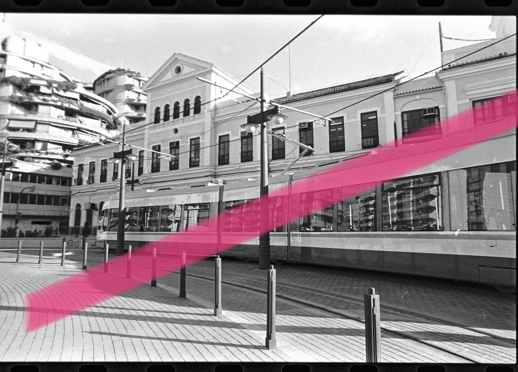 Negativo fotográfico original tranvía FGV en pruebas frente estación Pont de Fusta antes inauguración Valencia 1994 35mm film Rare