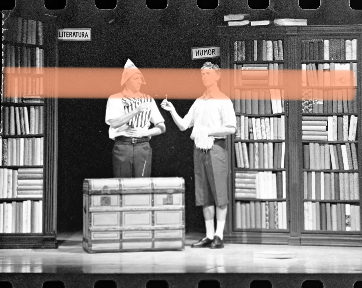 Negativo fotográfico original Vol-Ras Gagmania escena con baúl Sueca 1995 35mm film Rare