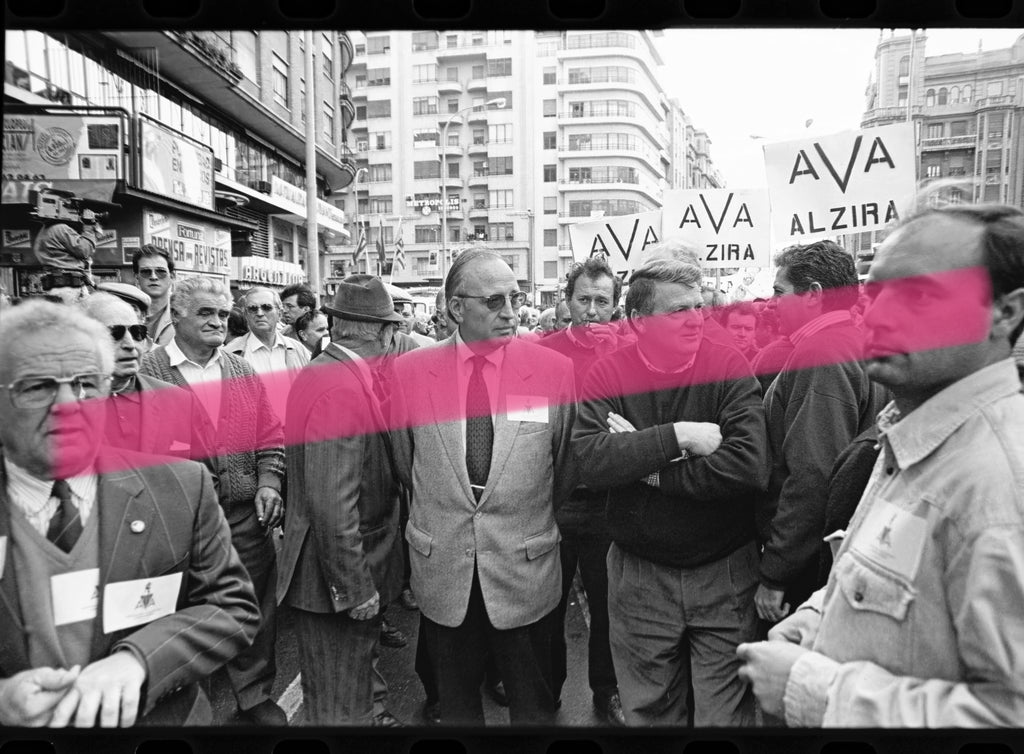 Negativo fotográfico original agricultores de Alzira en la gran protesta citrícola Valencia 1992 35mm film Rare