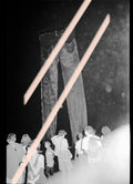 Negativo fotográfico original Antoni Miralda artista Honeymoon Project Liberty Jeans elevados ante el público La Patacona Valencia 1991 35mm film Rare