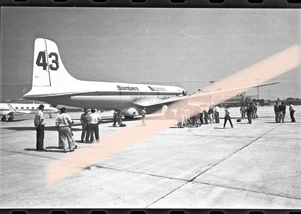 Negativo fotográfico original Conair DC-6B/AT Tanker 43 avión contraincendios Valencia 1994 35mm film Rare