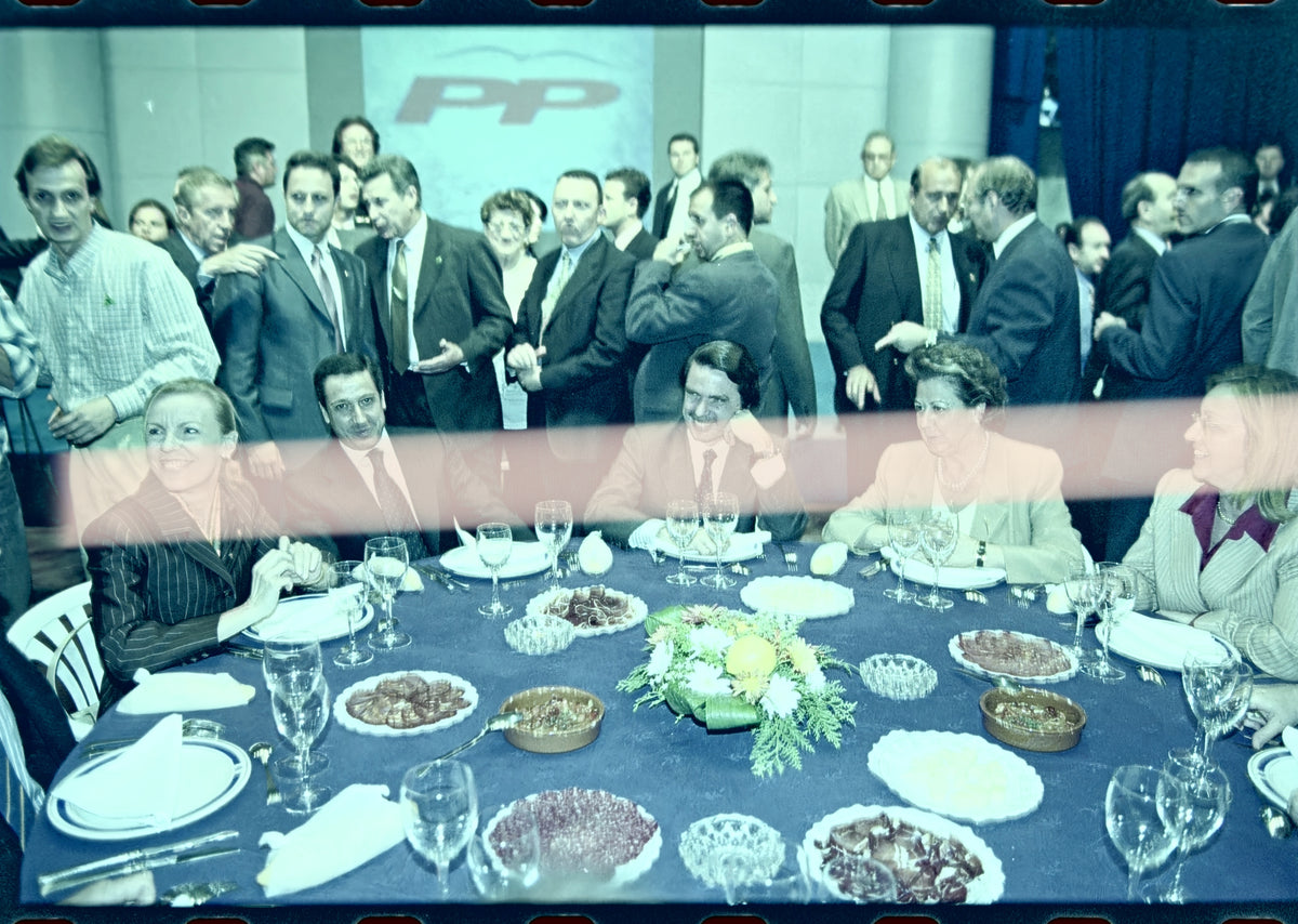 Originales Fotonegativ Weitwinkelansicht des Frühstücks mit José María Aznar, Eduardo Zaplana und Rita Barberá, Feria Valencia 2002, 35-mm-Film, selten