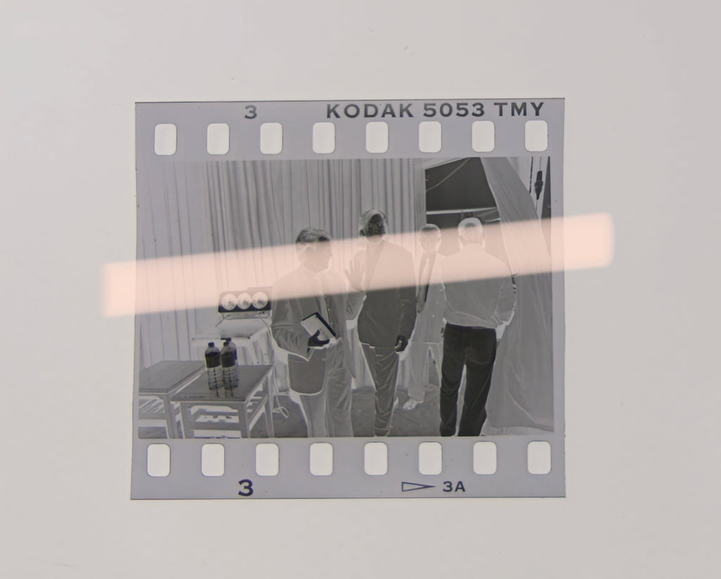 Original-Fotonegativ des Schauspielers und Theaterregisseurs Josep Maria Flotats unter den Teilnehmern der Premis Octubre in Valencia 1995, 35-mm-Film, selten