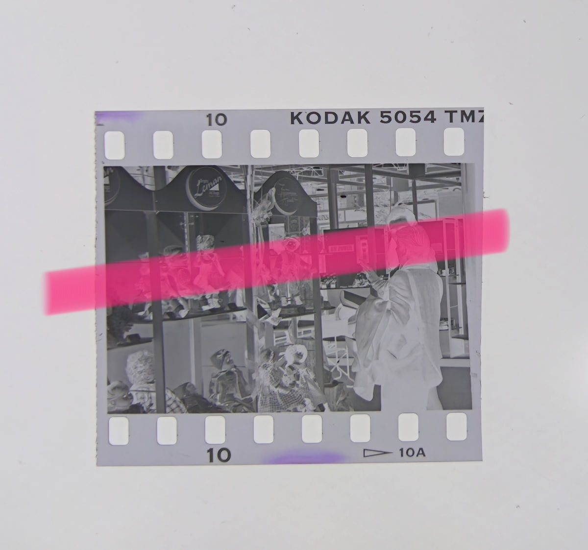 Negativo fotográfico original muñecas Brigitte Leman Art Design expuestas en la Feria Internacional del Juguete Valencia 1996 35mm film Rare