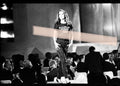 Original-Fotonegativ: Model Jacqueline de la Vega im „PLEASURE“-T-Shirt auf dem Laufsteg bei den Premios Nova Valencia 1997, 35-mm-Film, selten.
