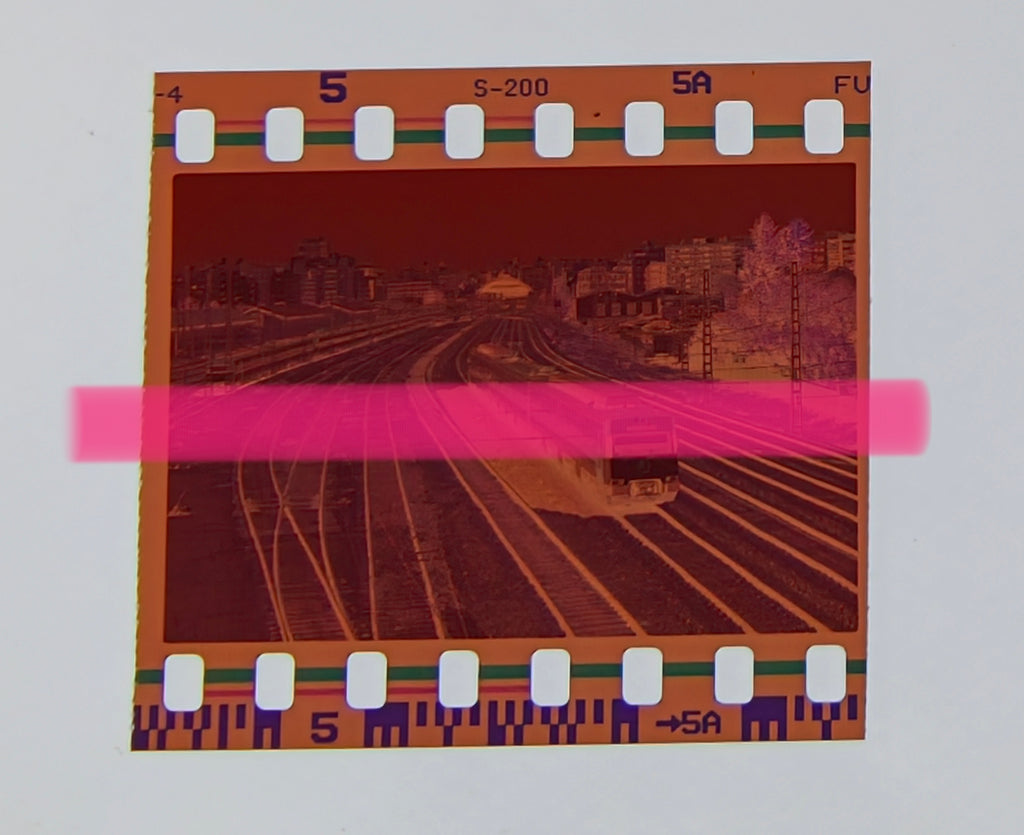 Negativo fotográfico original tren aproximándose a la Estación del Norte entre vías Valencia 1998 35mm film Rare