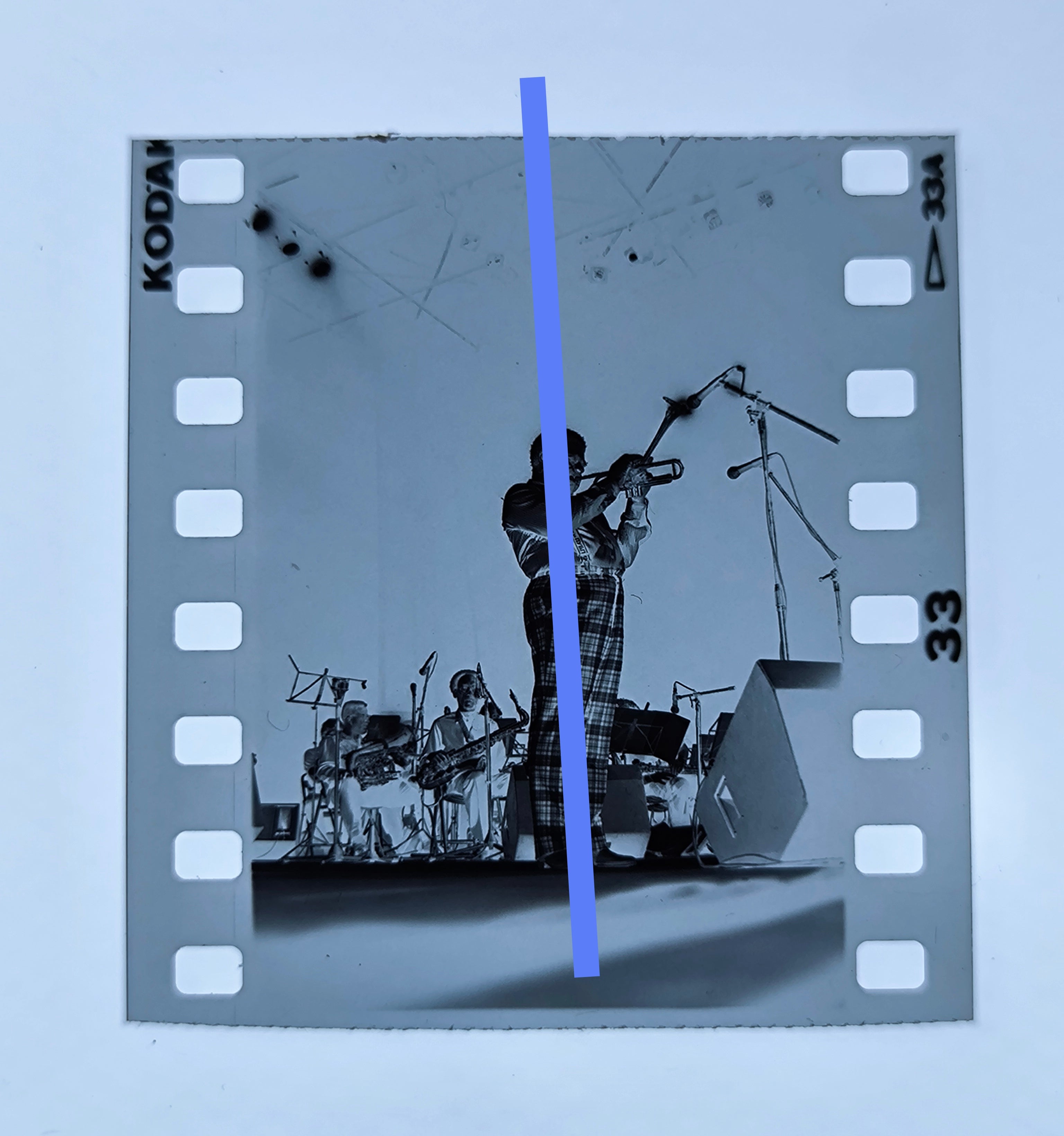 Negativo fotográfico original Dizzy Gillespie trompetista músico estadounidense de jazz 35mm film Rare
