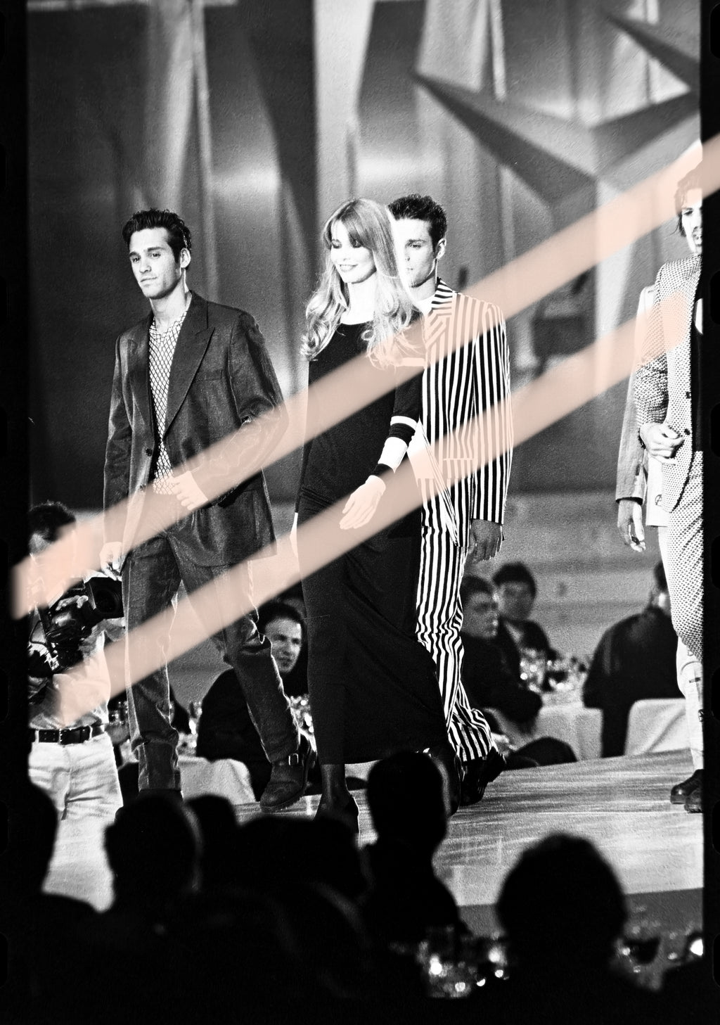 Negativo fotográfico original Claudia Schiffer modelo en desfile de moda Premios Nova Valencia 1997 35mm film Rare