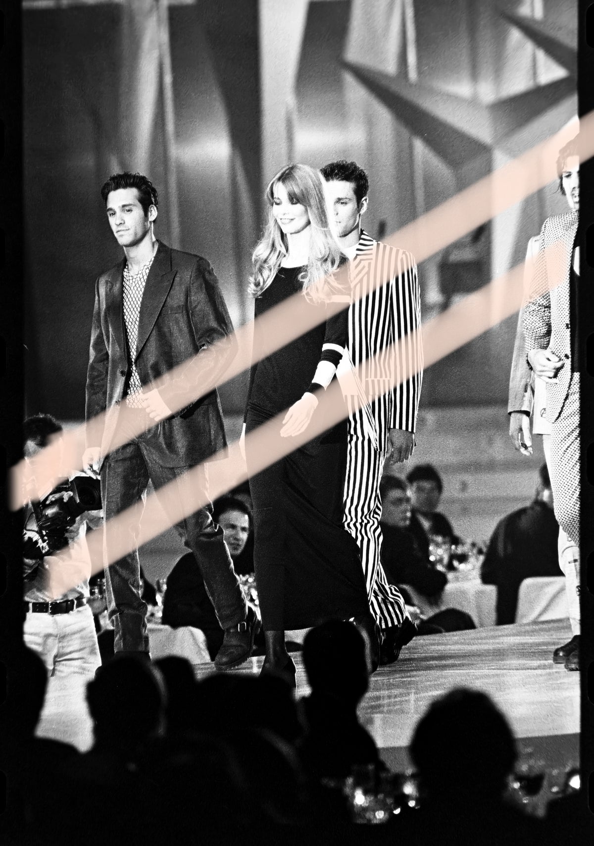 Negativo fotográfico original Claudia Schiffer modelo en desfile de moda Premios Nova Valencia 1997 35mm film Rare
