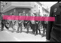 Negativo fotográfico original Joan Lerma y Vicent Ventura en el cortejo fúnebre del escritor y ensayista Joan Fuster Sueca Valencia 1992 35mm film Rare