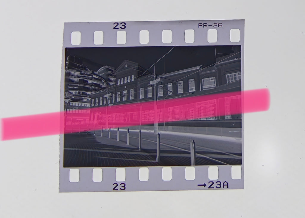 Negativo fotográfico original tranvía FGV en pruebas frente estación Pont de Fusta antes inauguración Valencia 1994 35mm film Rare