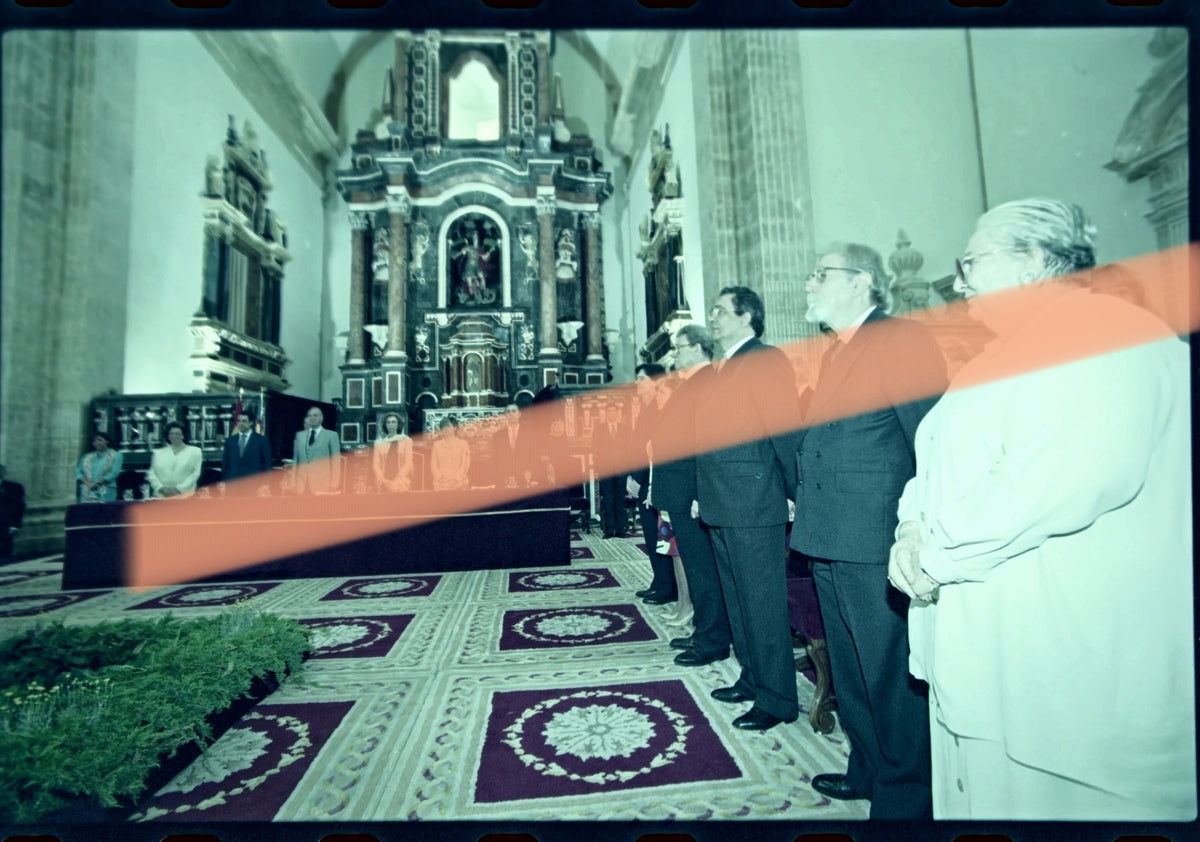 Original-Fotonegativ: König Juan Carlos und Königin Sofía mit Teilnehmern der Medaillenverleihung „Bellas Artes Valencia 2000“ (35mm-Film), selten