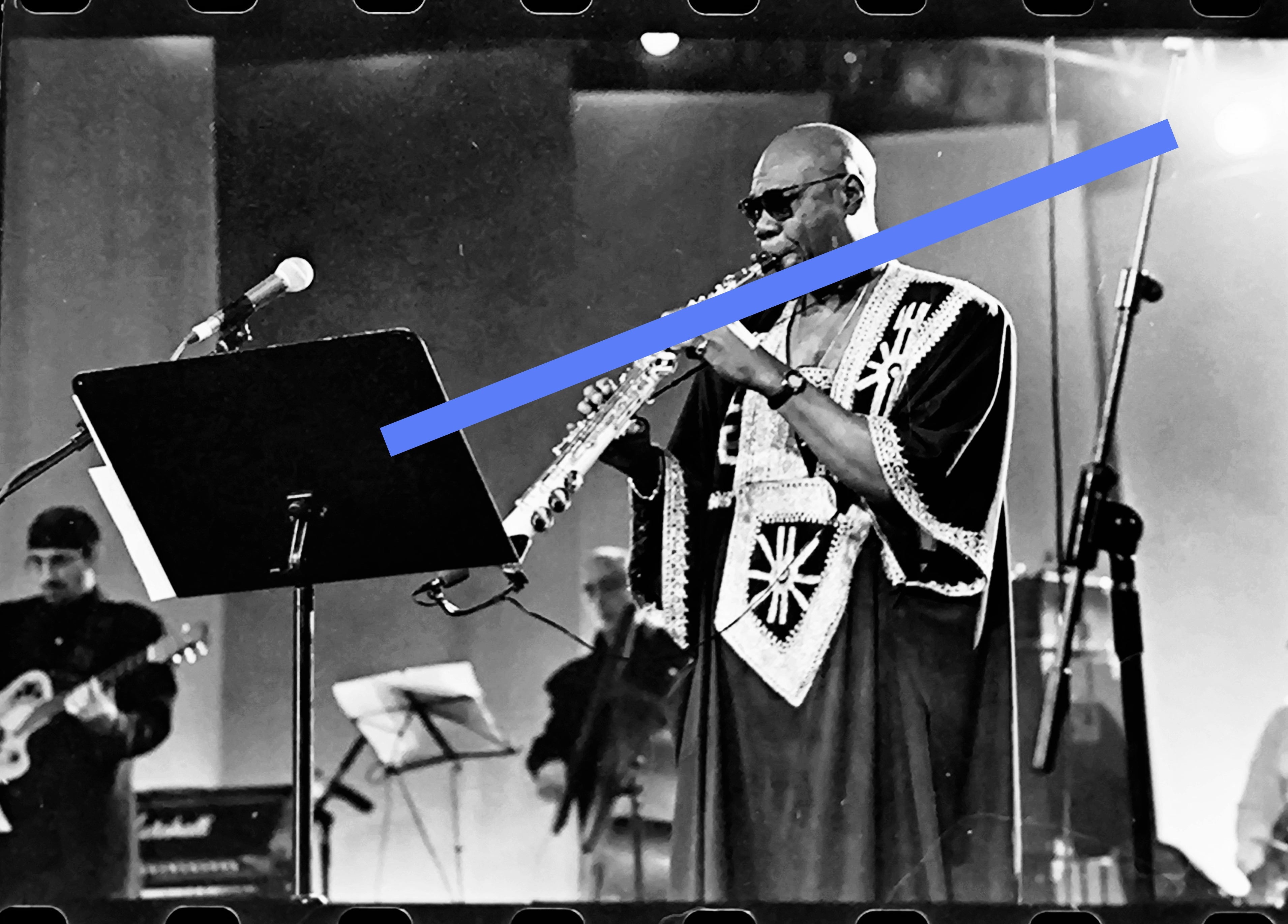 Negativo fotográfico original Manu Dibango Músico saxofonista camerúnés 35mm film Rare