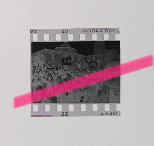 Original-Fotonegativ Landwirte demonstrieren vor der Kathedrale von Valencia, Zitrusprotest 1992 35mm Film Selten
