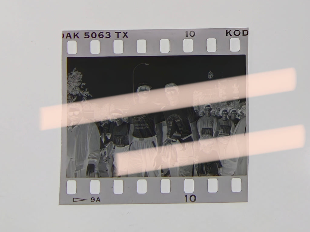 Negativo fotográfico original Brad Branson jugador de baloncesto y Juan Francisco Alemany jugador de balonmano Carrera contra la Droga Valencia 1992 35mm film Rare