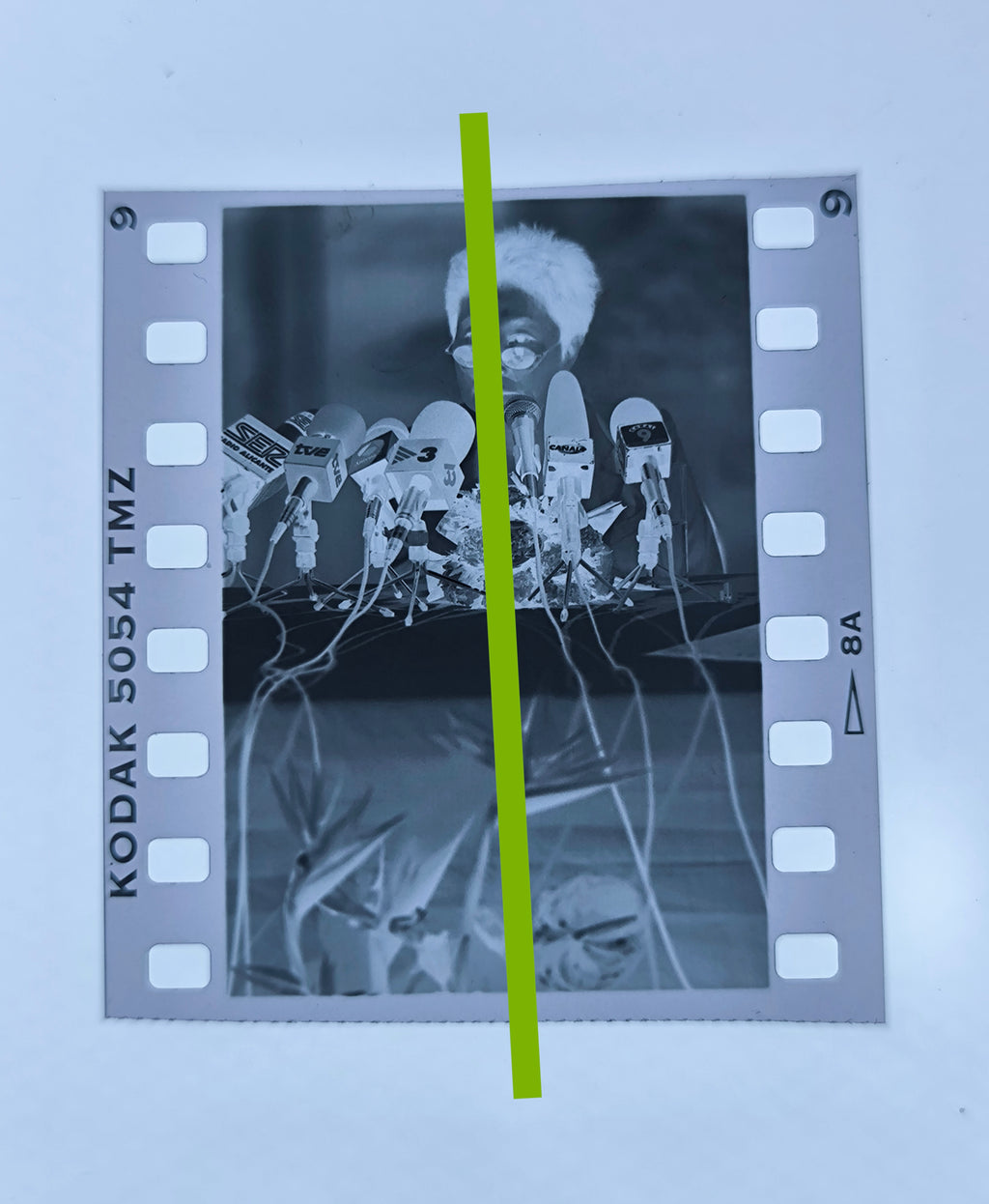 Originales Foto-Negativ von Yoko Ono, Konzeptkünstlerin und Ehefrau von John Lennon, Mitglied der Beatles, 35mm Film, Selten