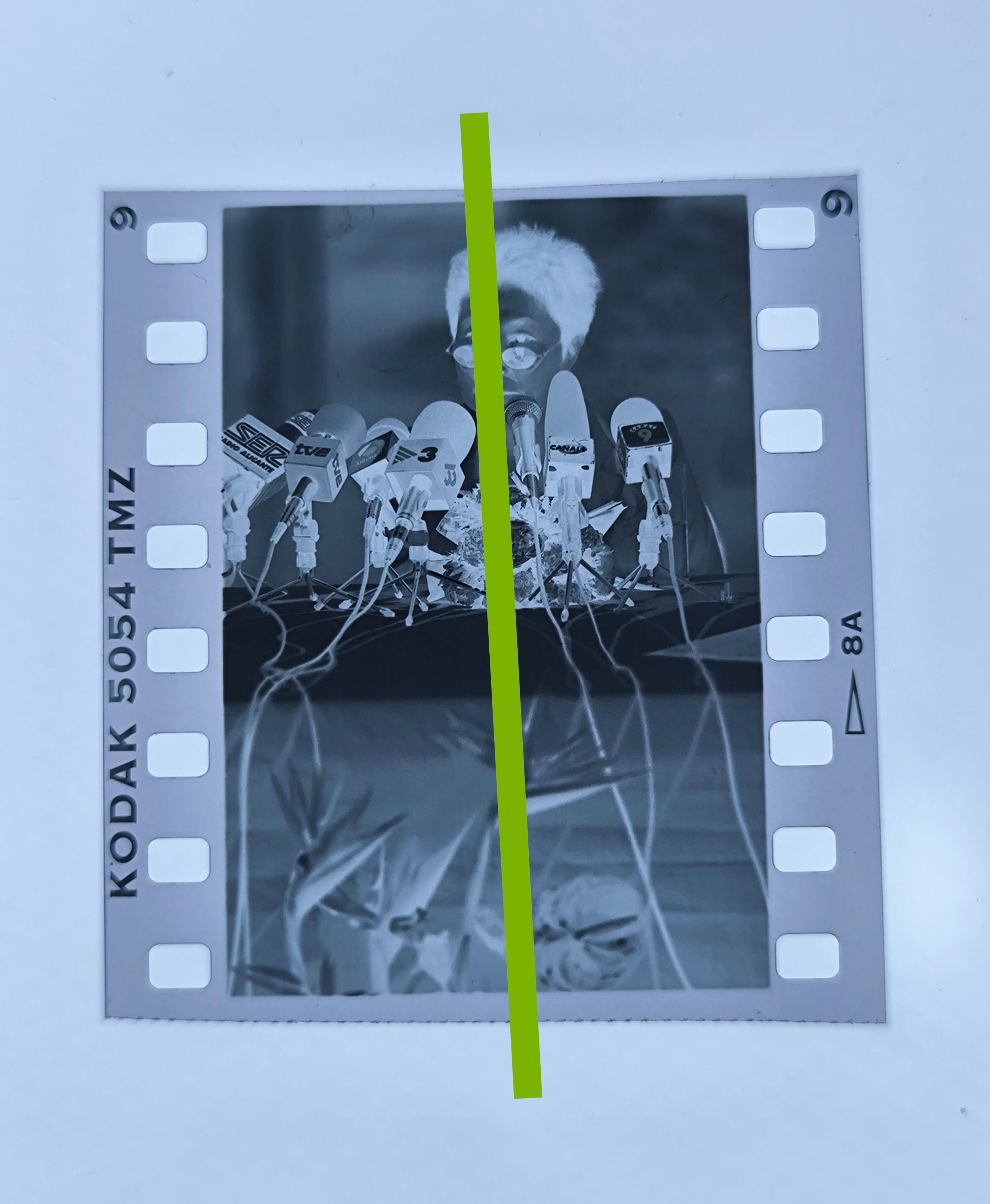 Originales Foto-Negativ von Yoko Ono, Konzeptkünstlerin und Ehefrau von John Lennon, Mitglied der Beatles, 35mm Film, Selten
