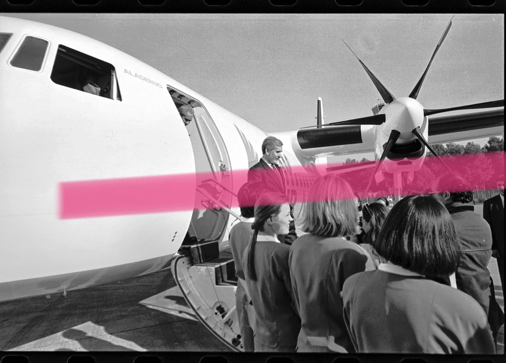 Originales Foto-Negativ Joan Lerma auf der Gangway des Air Nostrum Fokker 50 „Aladerno“-Flugzeugs, Einweihung des Flughafens Manises Valencia 1994 35mm Film Selten